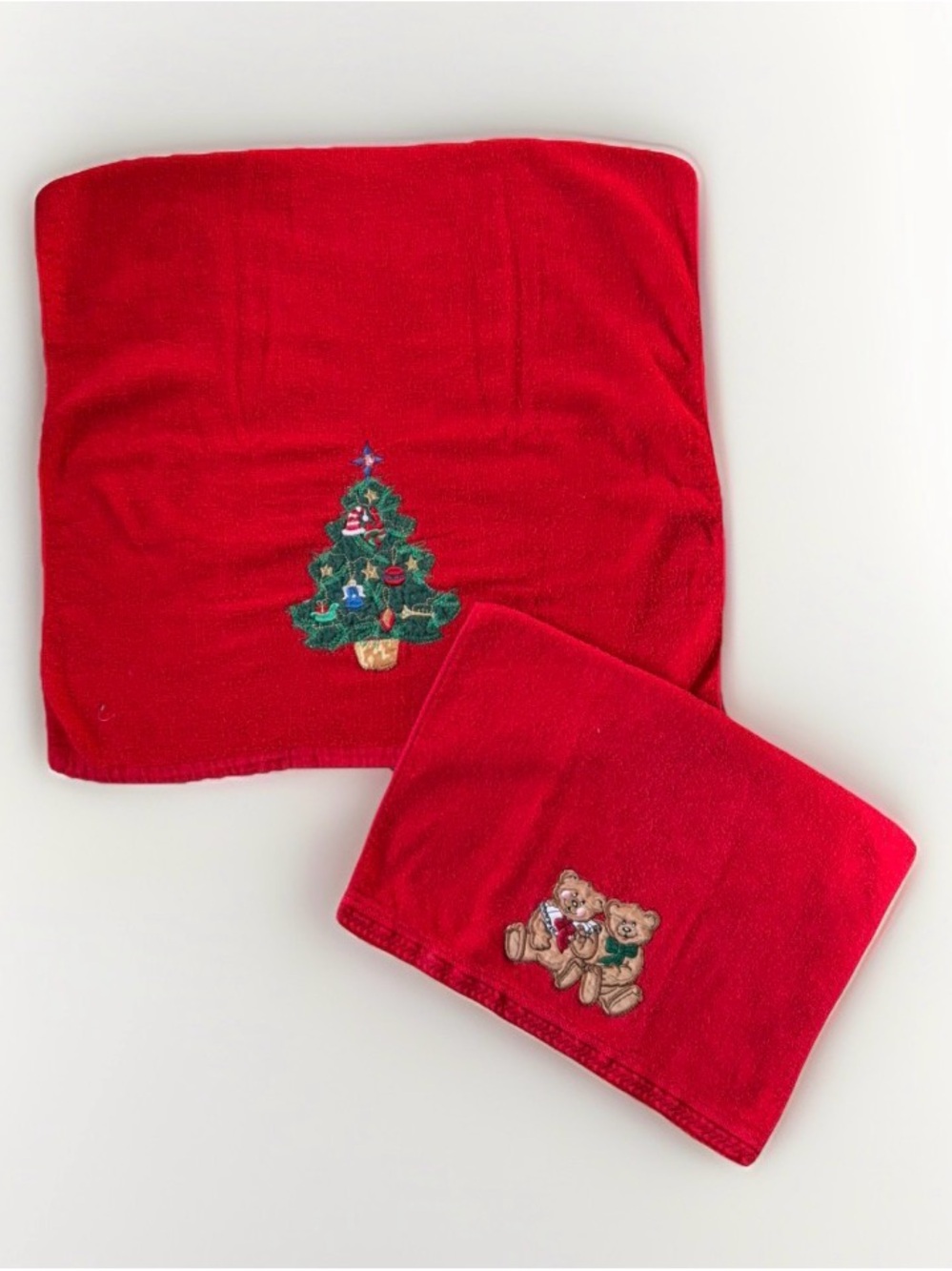 Vintage Christmas Red Towel Set Embroidered Tree Teddy Bear Hand Bath 2 Pc Lot